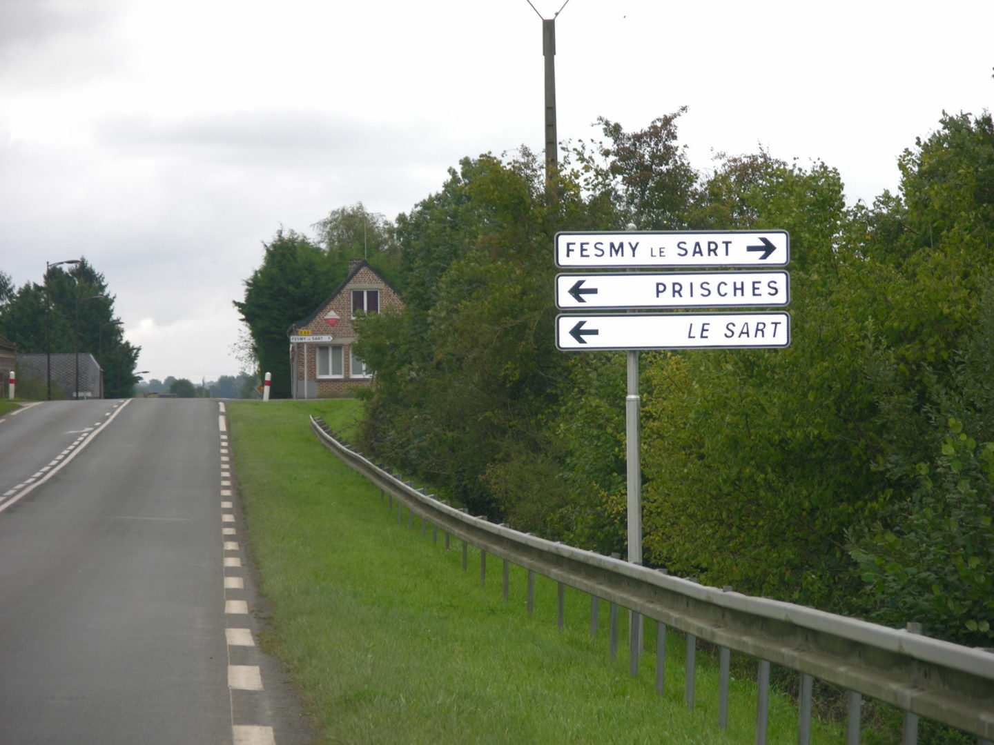 Road sign to Fesmy-Le-Sart