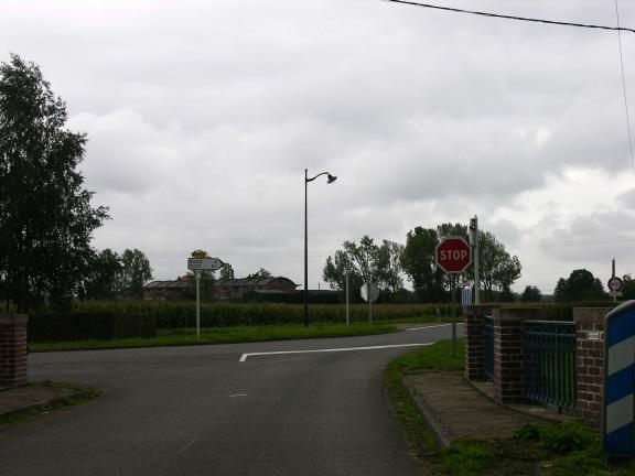 Junction with D272 with right turn to Oisy